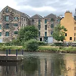 Remarkable 2 Bed Apartment In Edinburgh